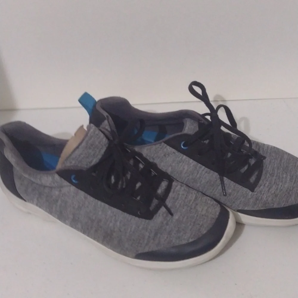 Croc sneakers size 10